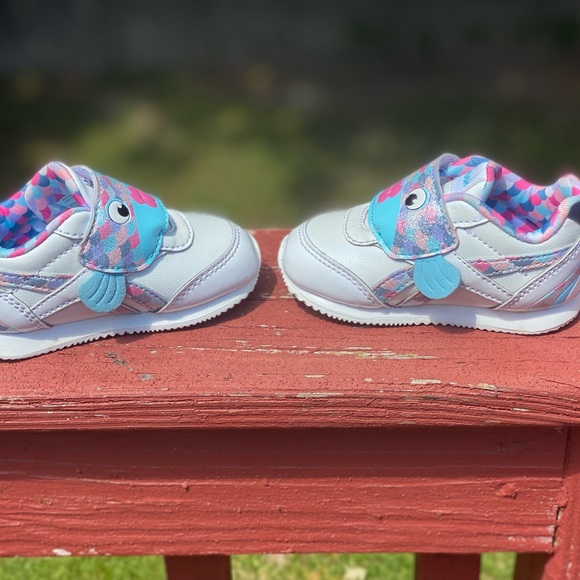 Reebok Rainbow Fish Royal Classic Jog 2 sneaker. - Picture 6 of 8